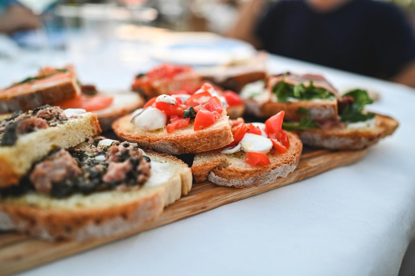 Long-Established, Highly Regarded Restaurant with Full Liquor License and Live Entertainment